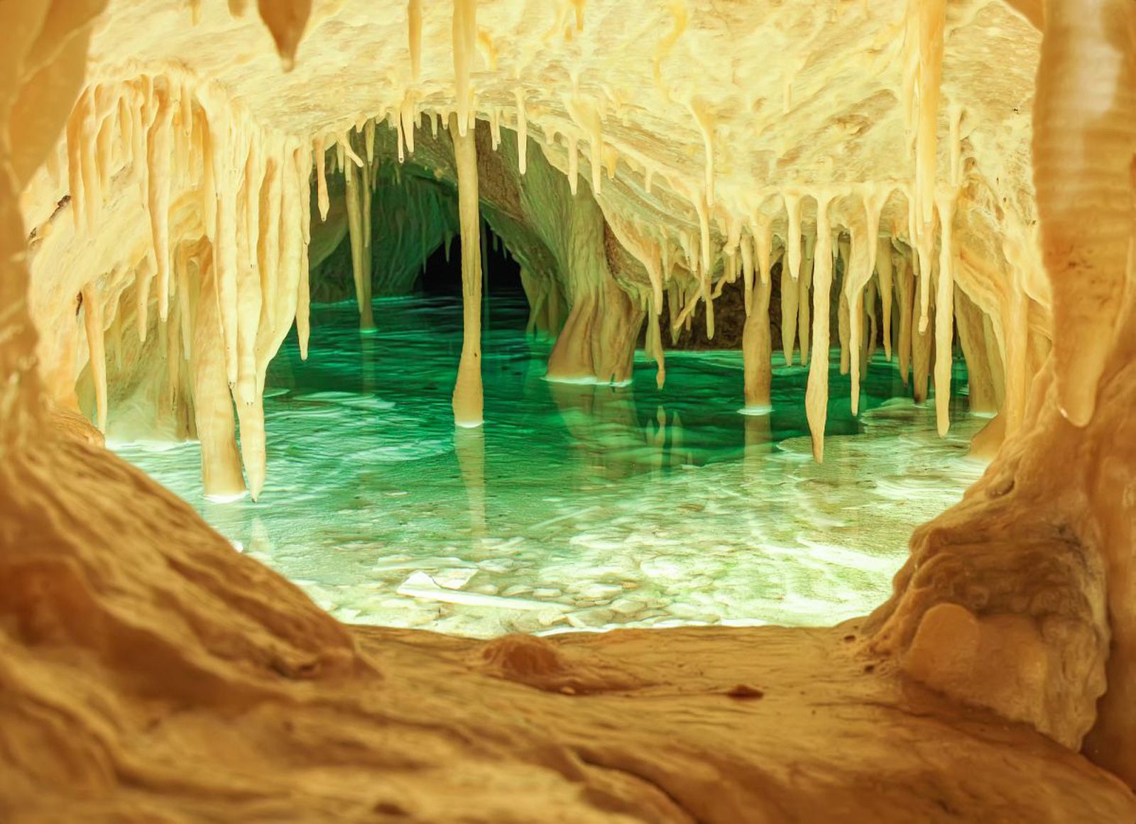 Zauberhaft: See in den Obir Höhlen 