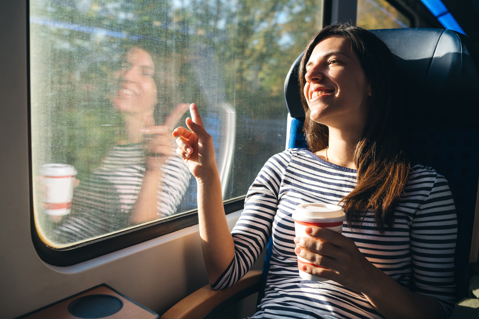 Bahnreisen: entspannt die Aussicht genießen