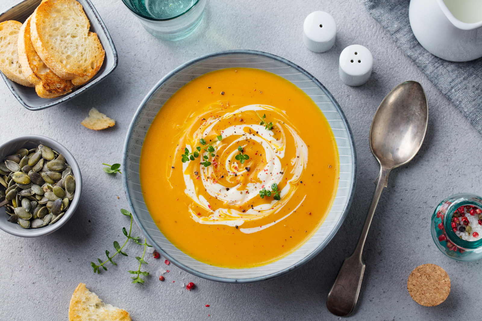 Perfekt für Suppen: Kürbisse werden im Herbst geerntet. 