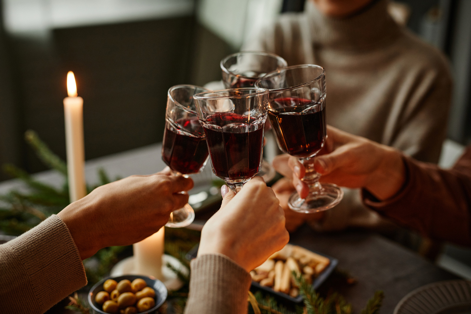 An den Feiertagen wird meist kräftig eingeschenkt. Aber nicht jedem bekommt der Alkohol.