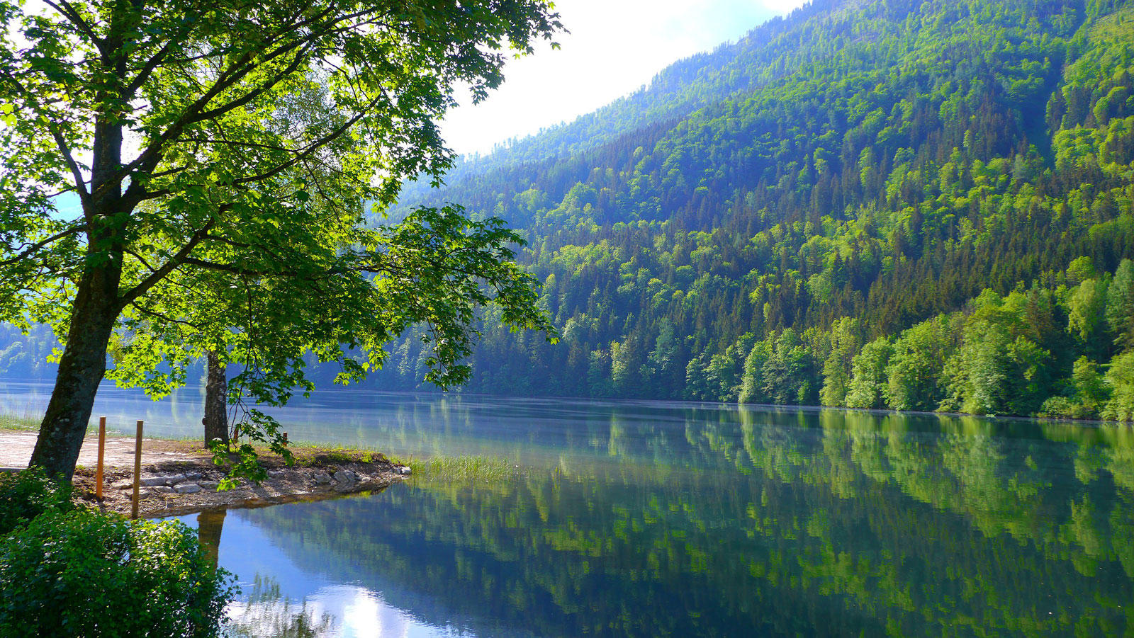 Der Lunzer See liegt inmitten der Berge des Mostviertels.