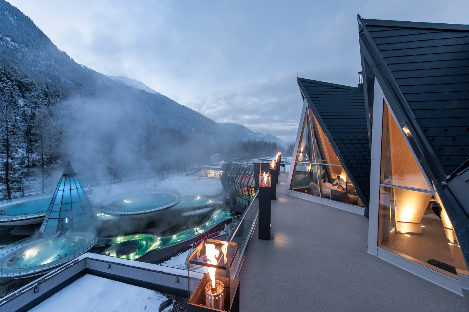 Winterliche Abendstimmung in der Tiroler Aqua-Therme 