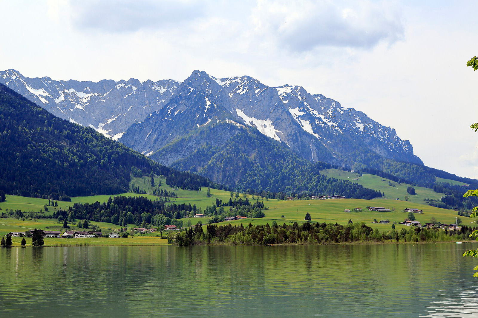 Der Walchsee ist einer der wärmsten Badeseen in Tirol.