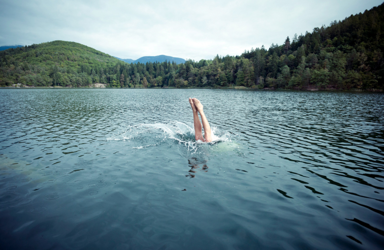 Abgehärtet: Echte Wildschwimmer lassen sich von niedrigen Wassertemperaturen nicht abschrecken. 