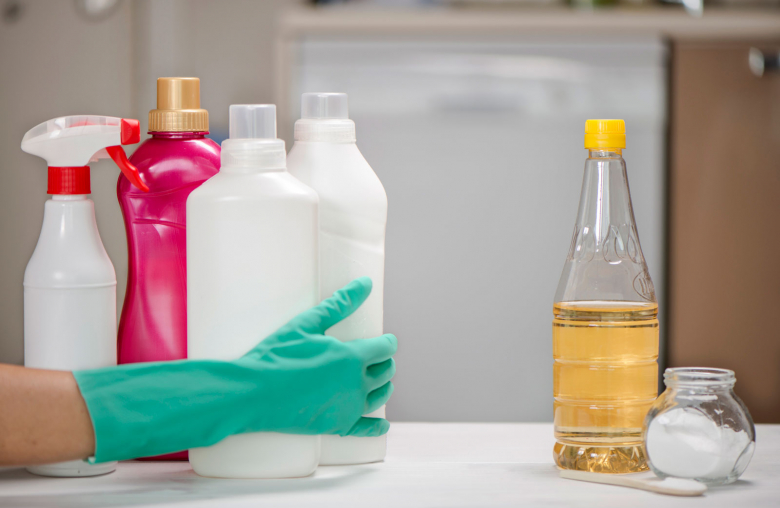 Ohne Schadstoffe: Für dein sauberes Zuhause brauchst du lediglich fünf Grundzutaten. 